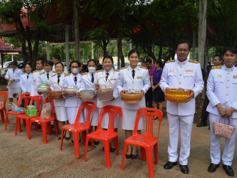 ผู้บริหาร คณะครู และบุคลากรทางการศึกษาร่วม ถวายพระพร พระบรมราชิน