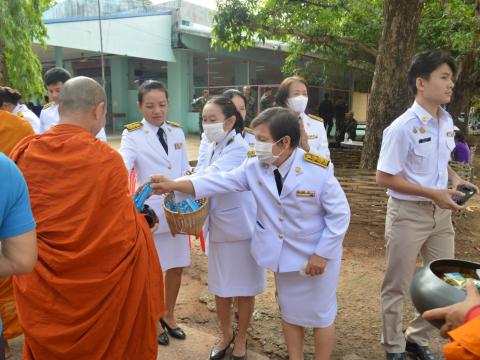 ผู้บริหาร คณะครู และบุคลากรทางการศึกษาร่วม ถวายพระพร พระบรมราชิน