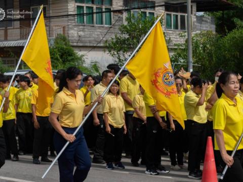 ทีมบริหาร ร่วมกิจกรรมเดิน วิ่ง ปั่นธงตราสัญลักษณ์งานเฉลิมพระเกีย