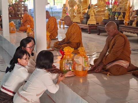 นำนักเรียนร่วมทำบุญที่วัดนิคมพัฒนาราม เนื่องในวันมาฆบูชา