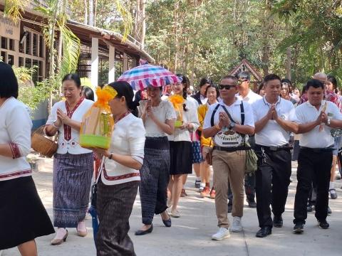 นำนักเรียนร่วมทำบุญที่วัดนิคมพัฒนาราม เนื่องในวันมาฆบูชา