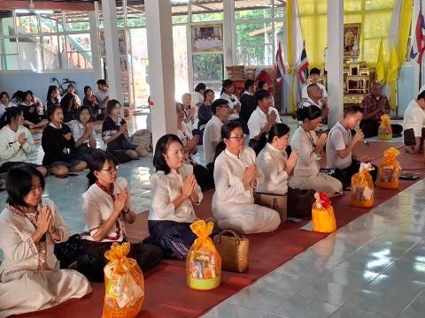 นำนักเรียนร่วมทำบุญที่วัดนิคมพัฒนาราม เนื่องในวันมาฆบูชา